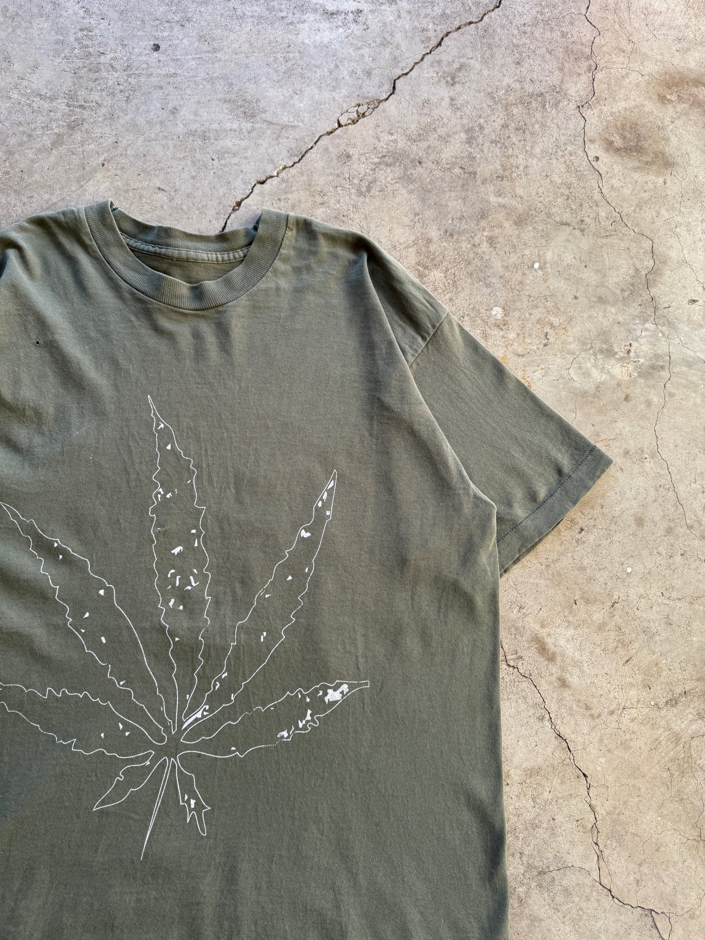 1990s Weed Plant Graphic T-Shirt