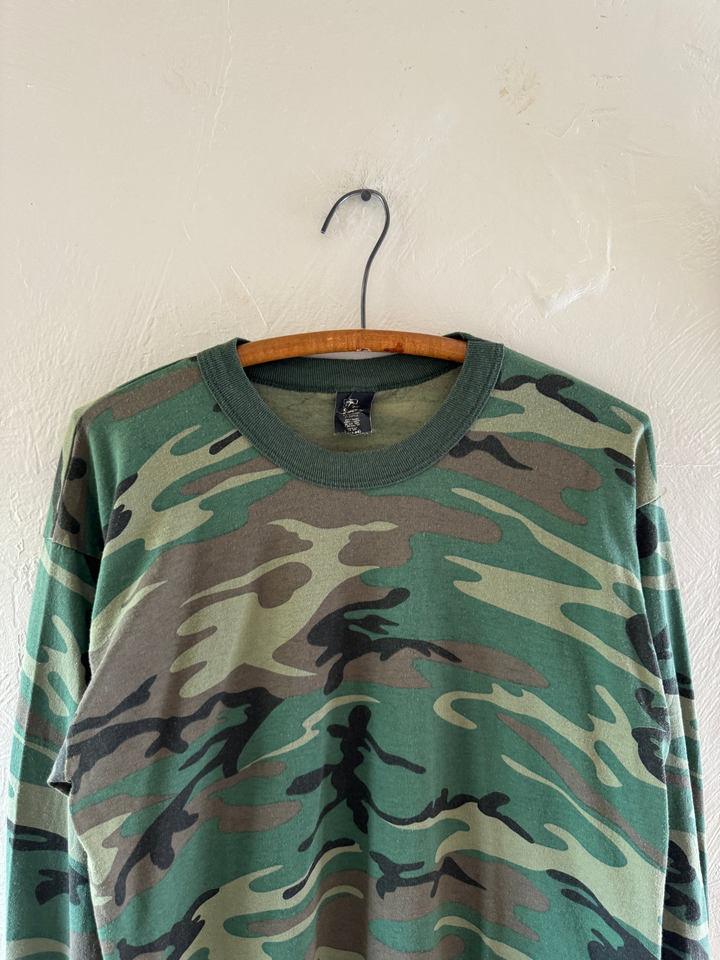 1980/90s Camouflage Long Sleeve T-Shirt (2)