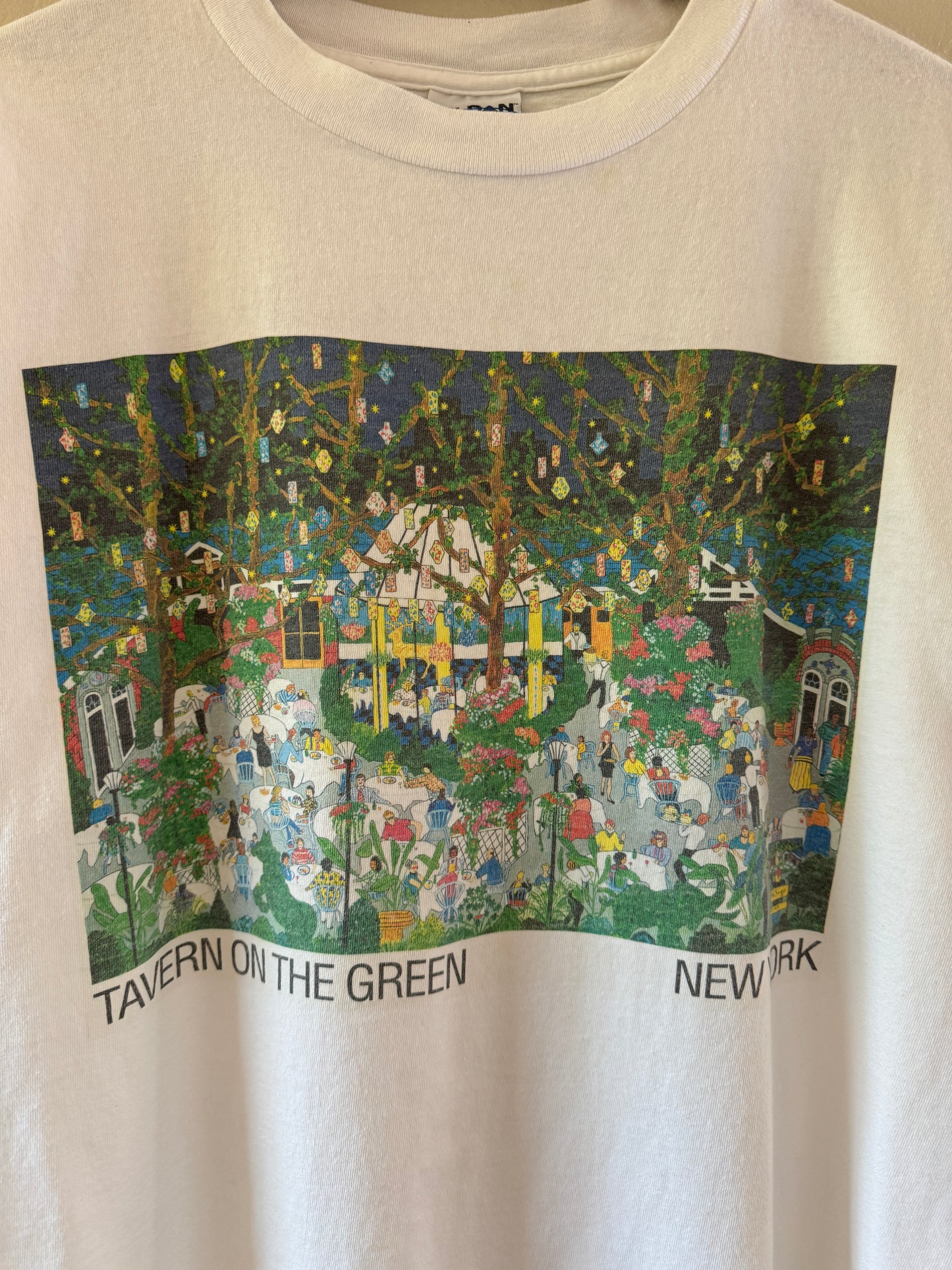 1990s New York Tavern On The Green Restaurant Art T-Shirt