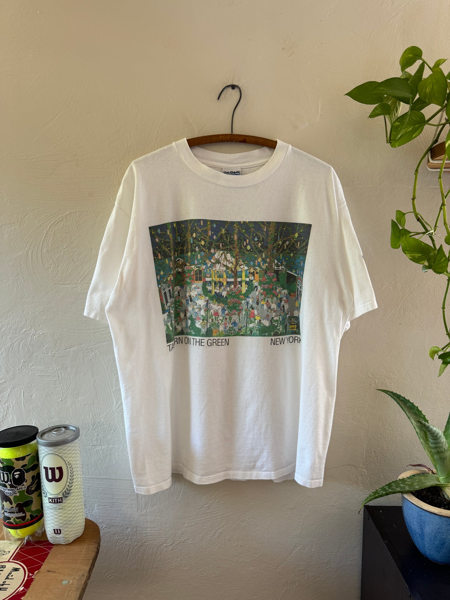 1990s New York Tavern On The Green Restaurant Art T-Shirt