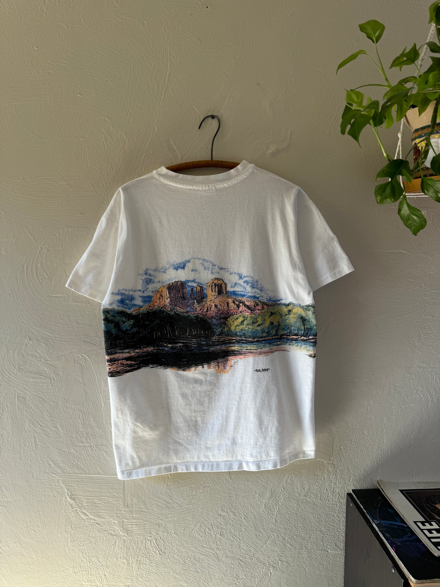 1990s Arizona Sedona Wrap Around Nature T-Shirt